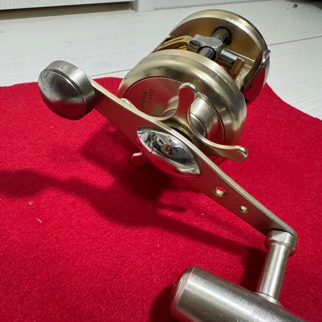 Daiwa 250J ミリオネア　CV-Z