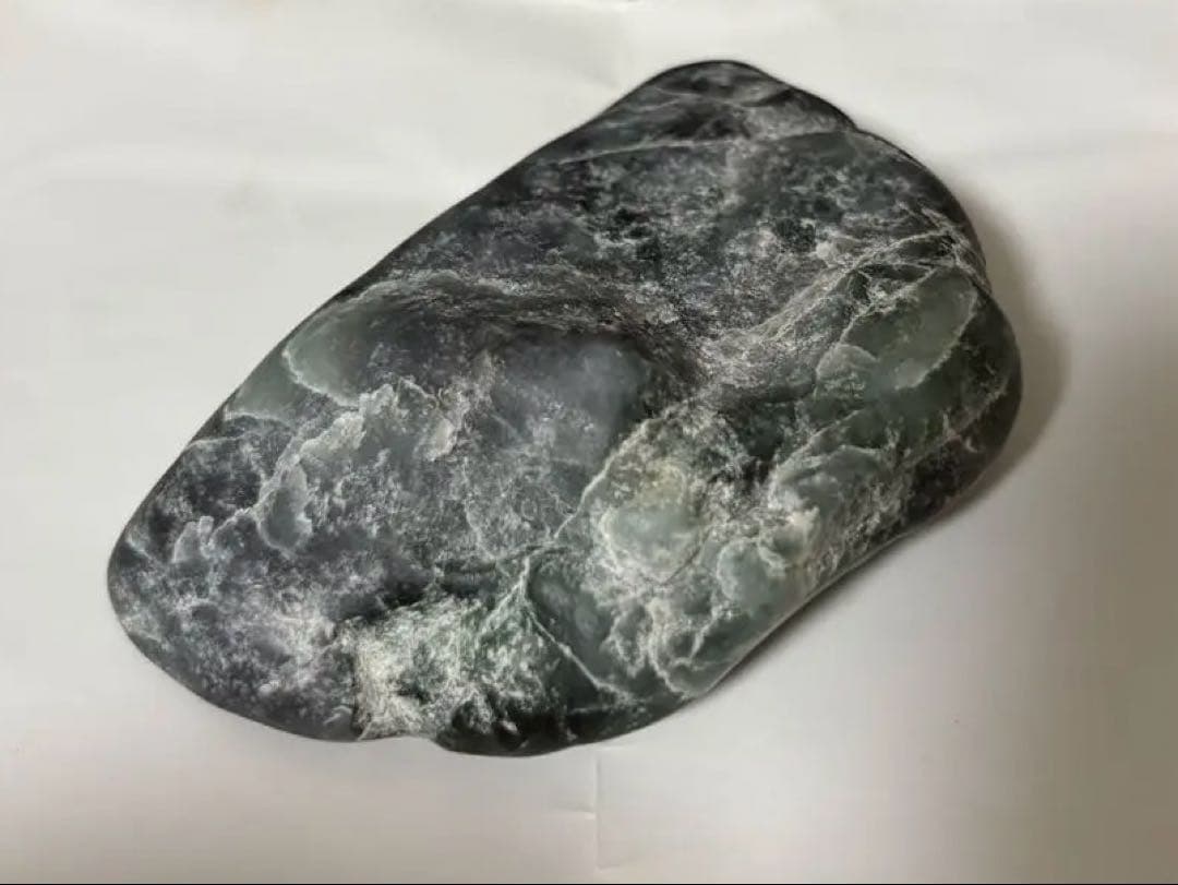 【専用】糸魚川　翡翠　原石　黒　緑　252g