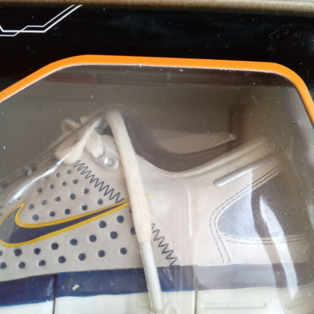 トランスフォーム＆NIKEコラボ　タカラトミー