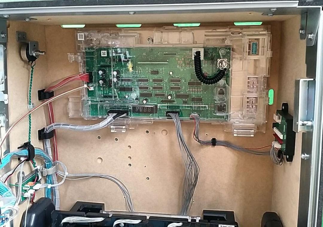 【送料込】パチスロ冬のソナタKJ 不要機付　スロット　家庭用パチスロ実機