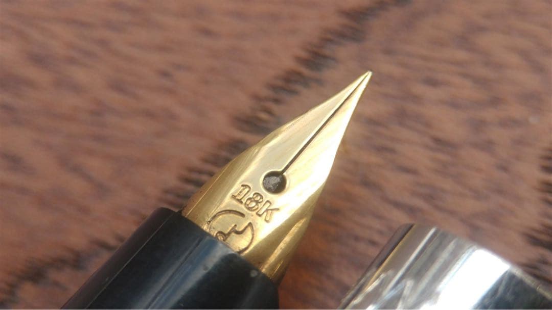 セーラー　ヴィンテージ万年筆　本体／シルバー　ペン先／18k