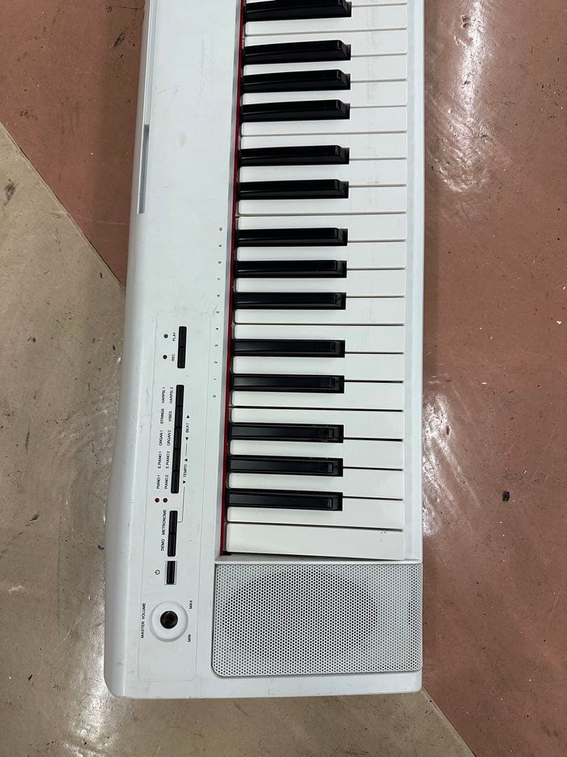 Yamaha ホワイト電子ピアノ（本体のみ）