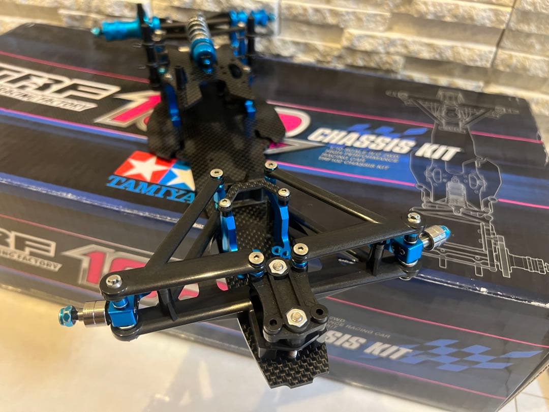 最終値下　タミヤ F1 TRF102シャーシ　 新品ボディ付き