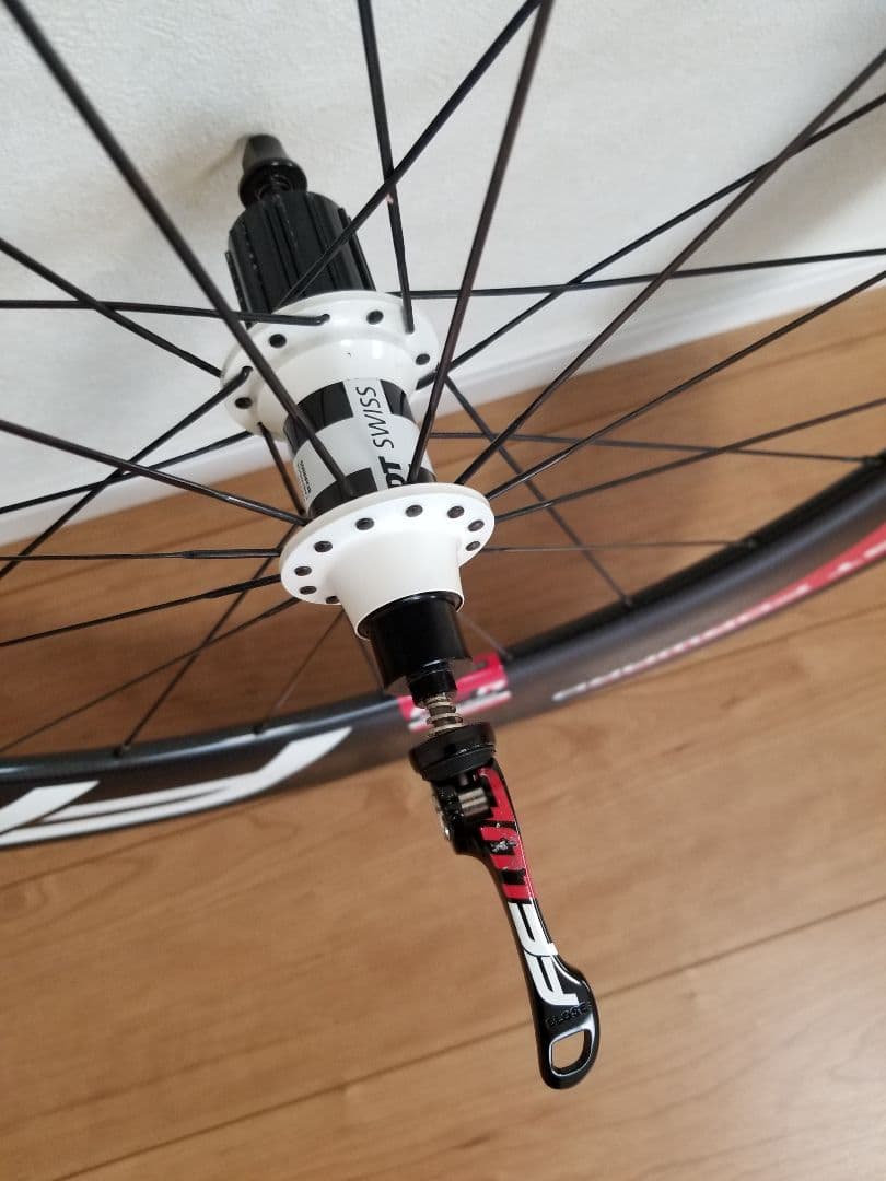 DNA FFWD F9R カーボン ホイール&タイヤ貼り付け 全て込み