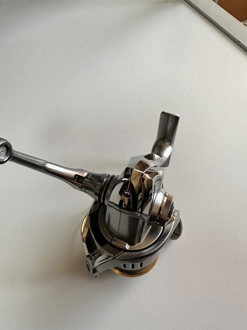 SHIMANO 15ツインパワーC3000HG スピニングリール