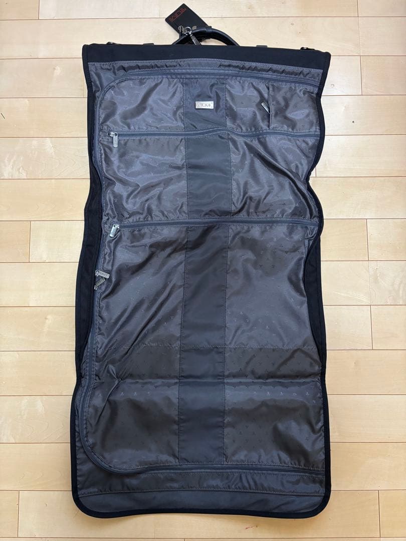 TUMI ガーメントバッグ ハンガー付き 22133D4