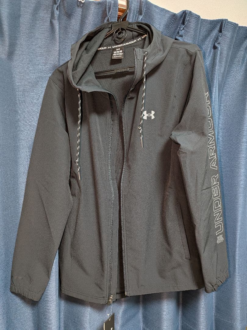新品　UNDER ARMOUR ブラック ウィンドブレーカー