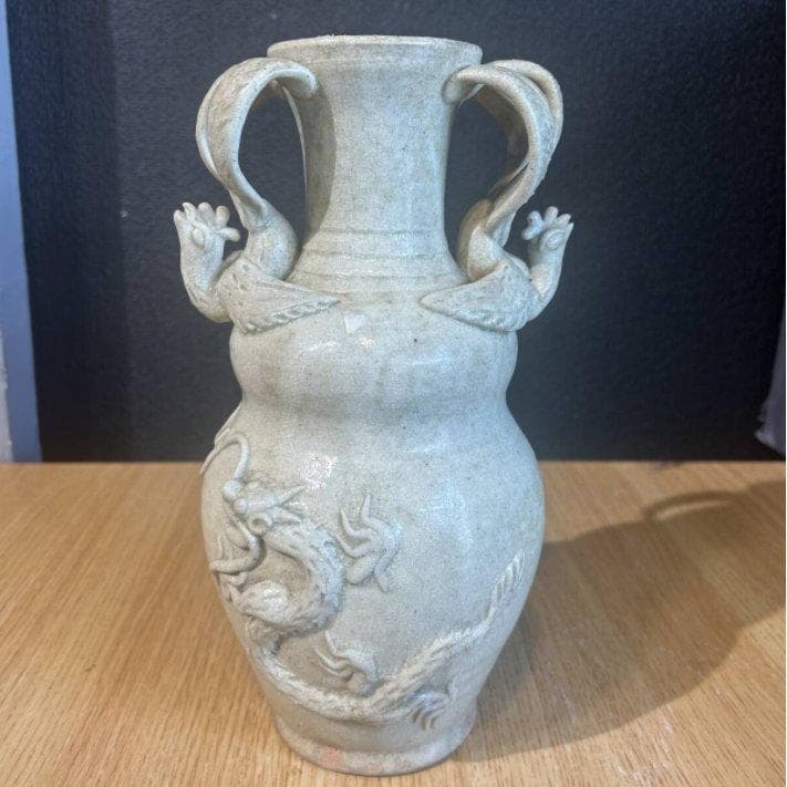 S8011　中国美術　唐時代　唐代　越州窯　青磁　龍耳瓶　花瓶　花器