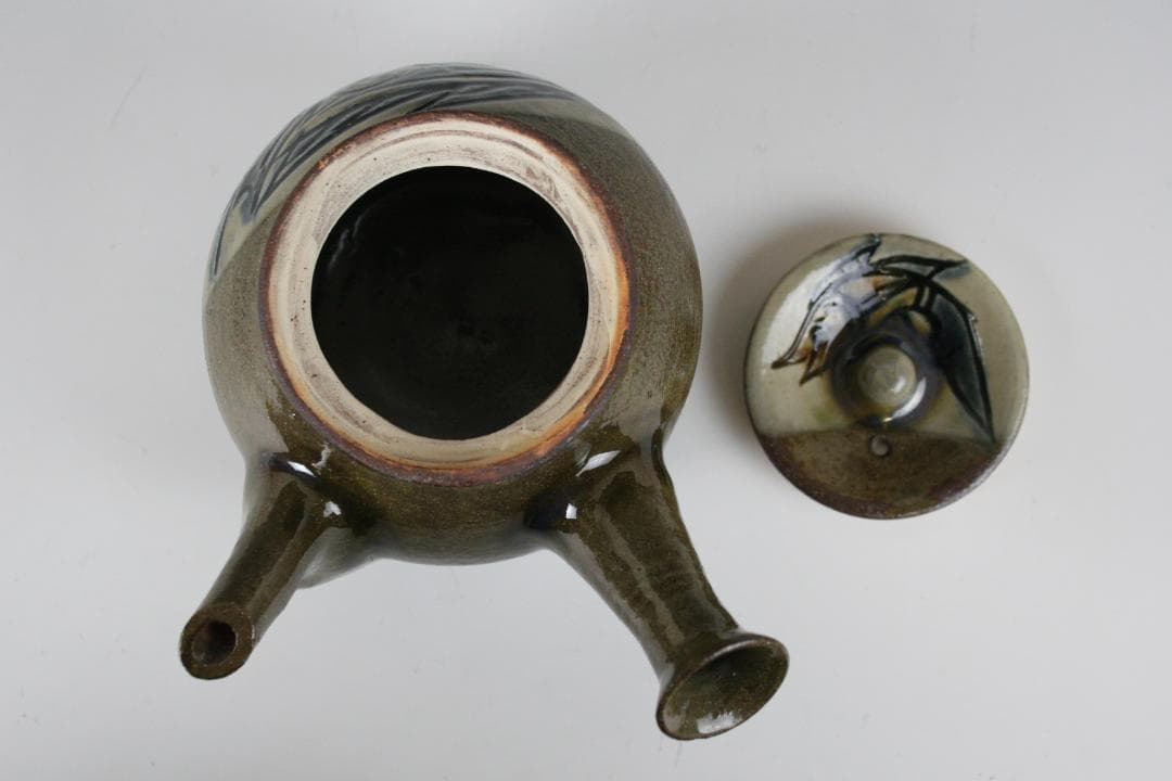 壺屋焼 人間国宝 金城次郎 作　魚文急須