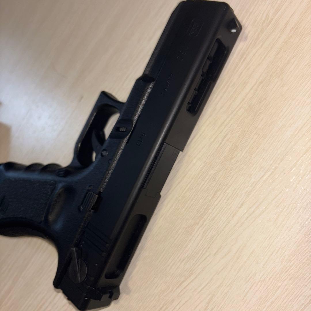 グロック18Cガスブローバック BB弾ボトル付。（BB弾） BB弾ローダー付。