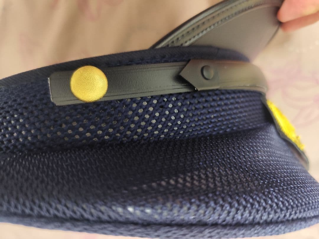 金色装飾のメッシュ帽子