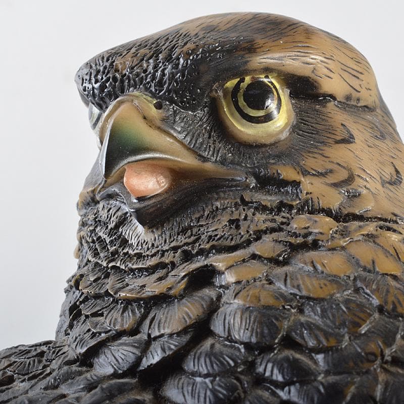 中国　樹脂製　鷹　置物　高さ約31㎝　重さ約4.4㎏　C　R7530B