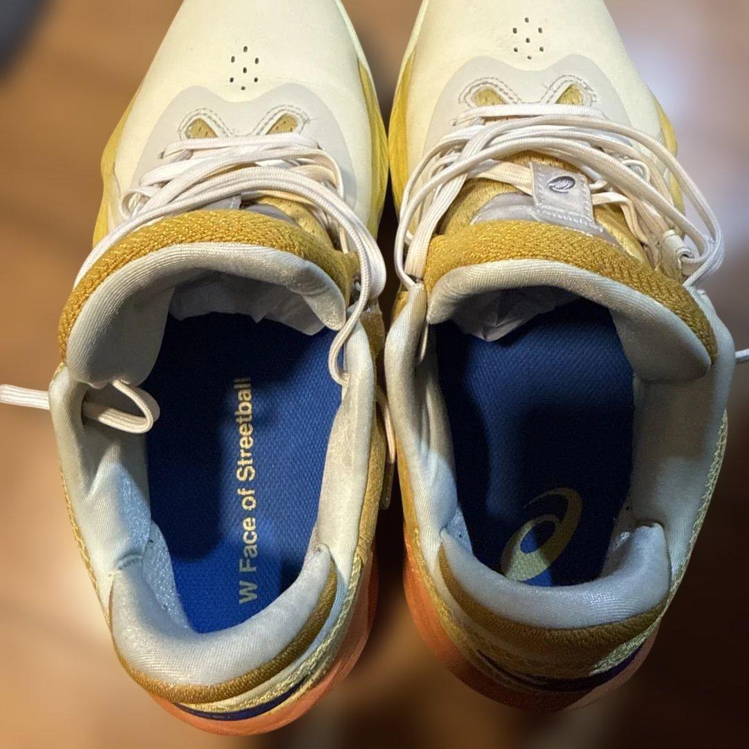 ASICS バスケットボールシューズ ホワイト/イエロー/オレンジ