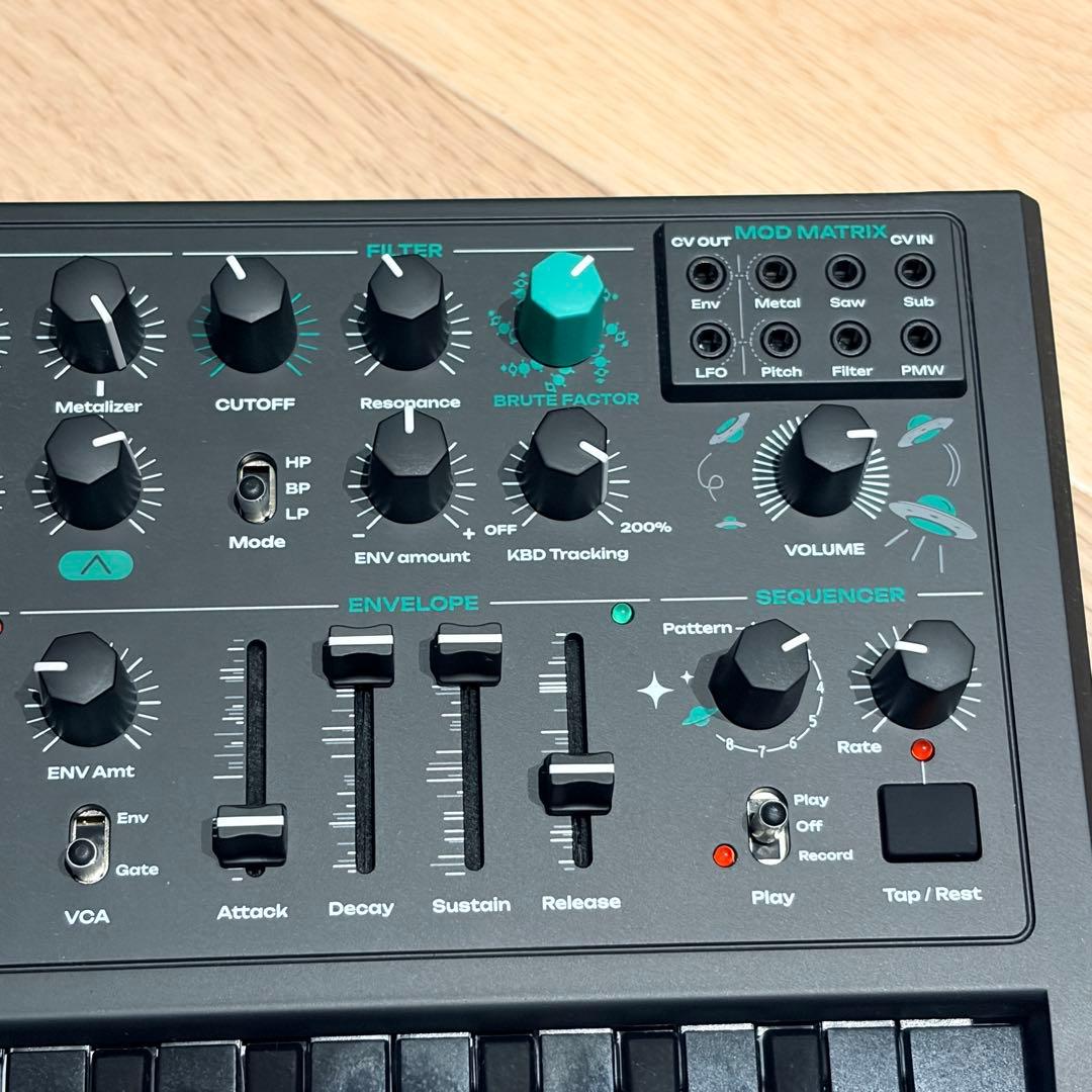 Arturia MicroBrute UFO アナログシンセサイザー 限定モデル