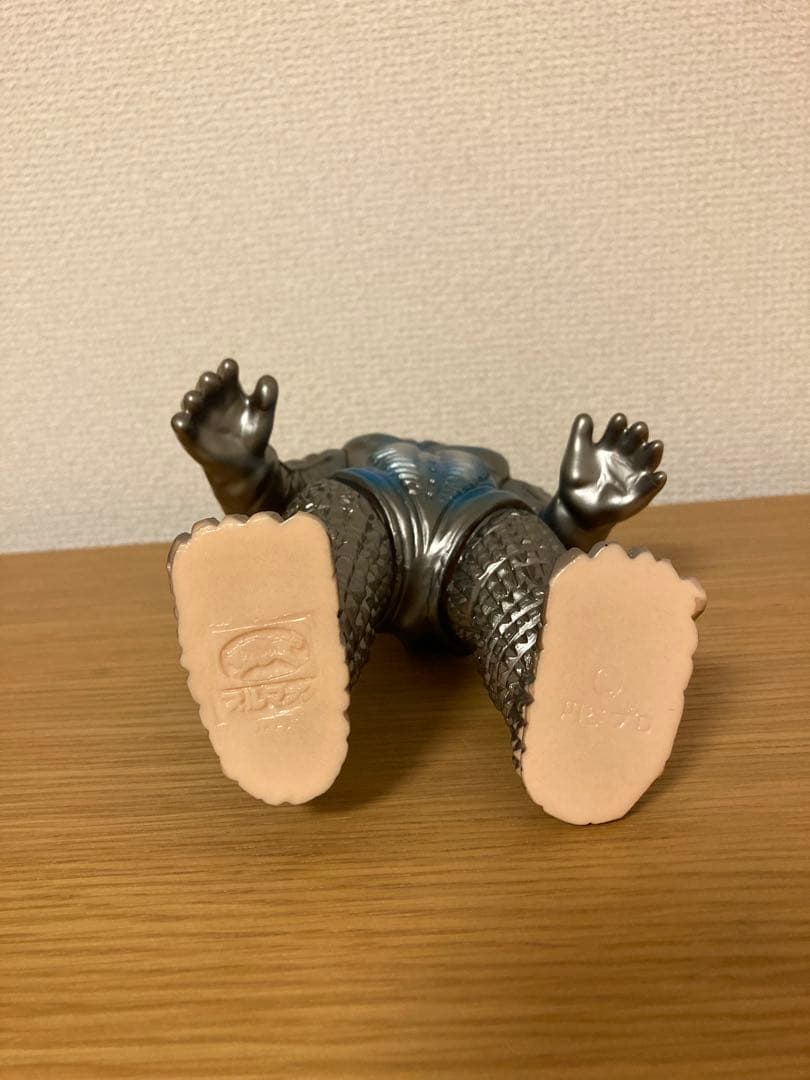 ブルマァク　肌色メタリックカラー　メフィラス星人