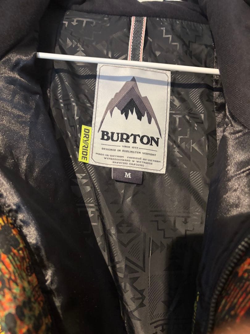 burton スノーボードウェア　レディース ジャケットM　パンツS 上下セット