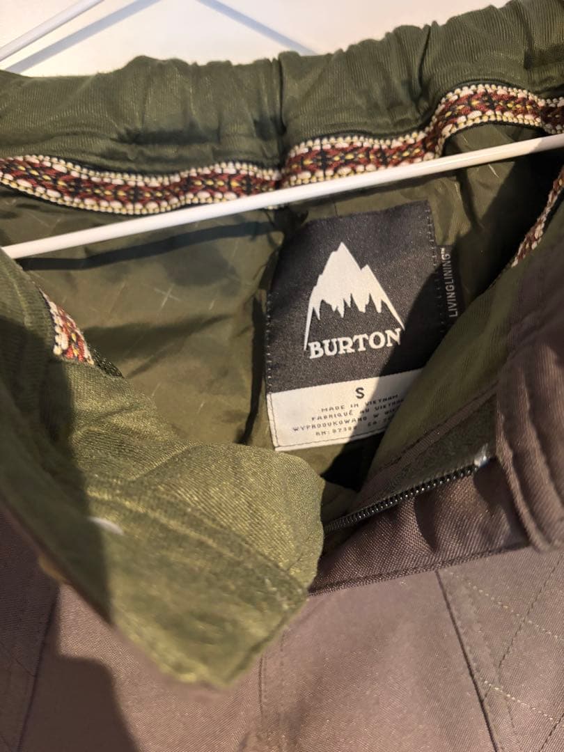 burton スノーボードウェア　レディース ジャケットM　パンツS 上下セット