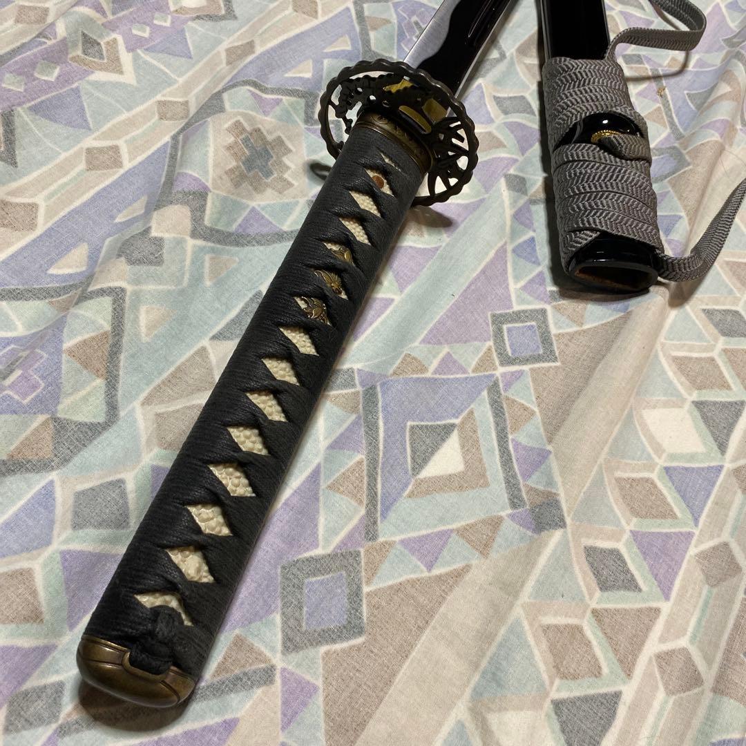 高級居合刀 黒灰色柄 松竹梅透し丸鍔 黒呂鞘