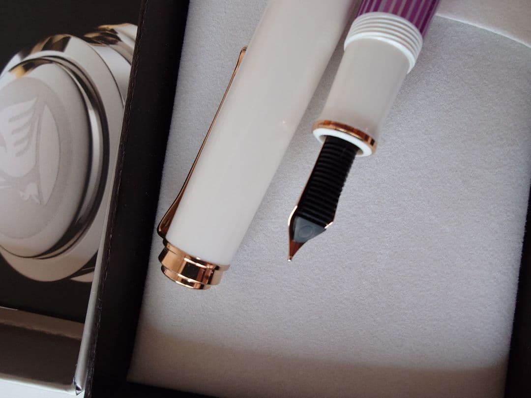 Pelikan 万年筆 M600 バイオレットホワイト スーベレーン EF