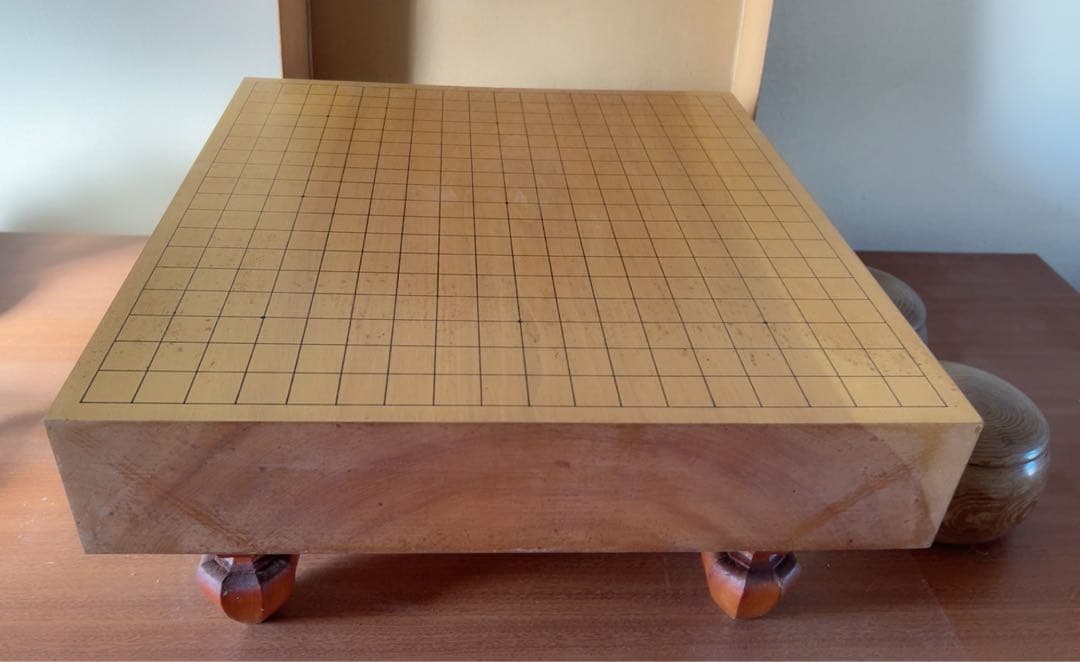 木製囲碁盤 へそ　脚付け　蛤碁石　那智黒石セット 白182 黒175