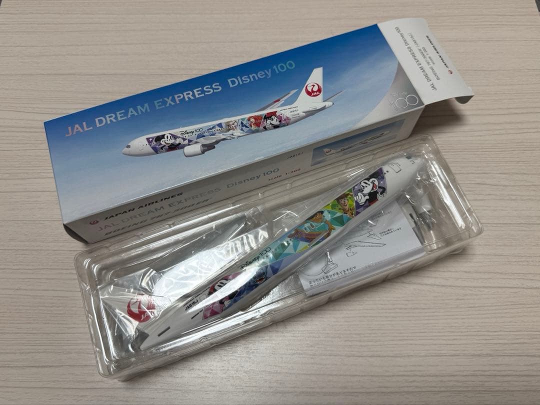 JAL B767-300ER ディズニー100周年 1/200 モデルプレーン