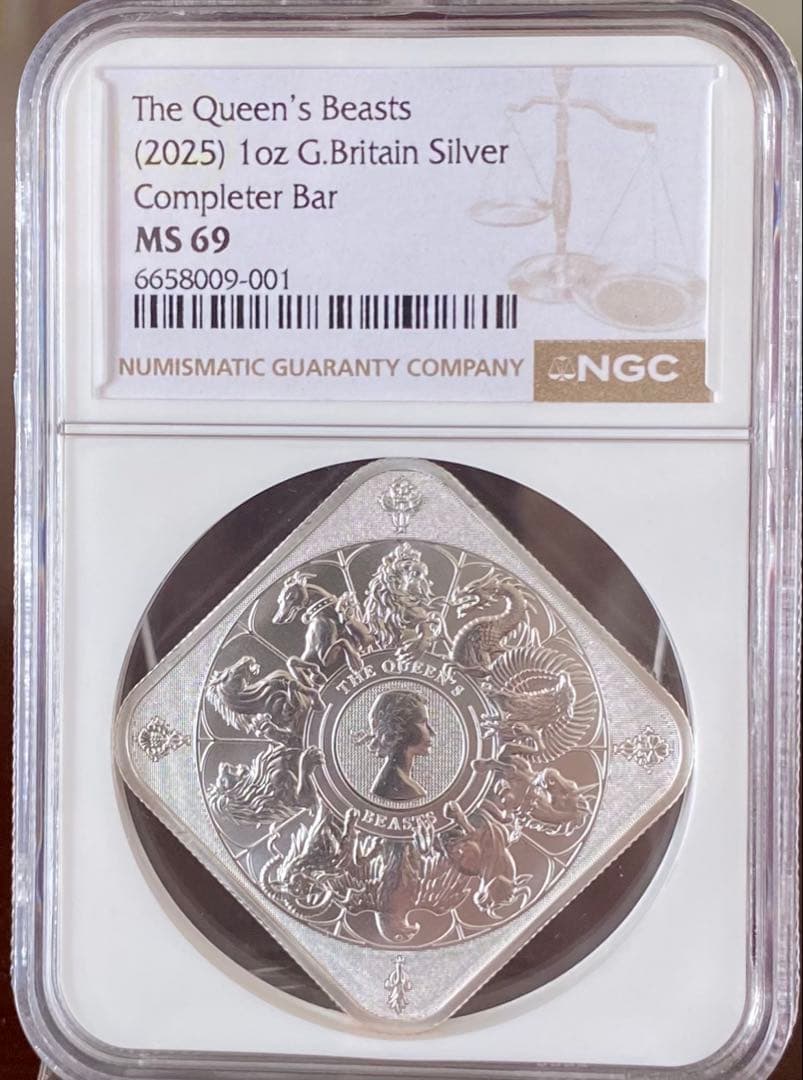 ☆大人気鑑定済み☆クイーンズビースト コンプリーター 1オンス シルバーバー