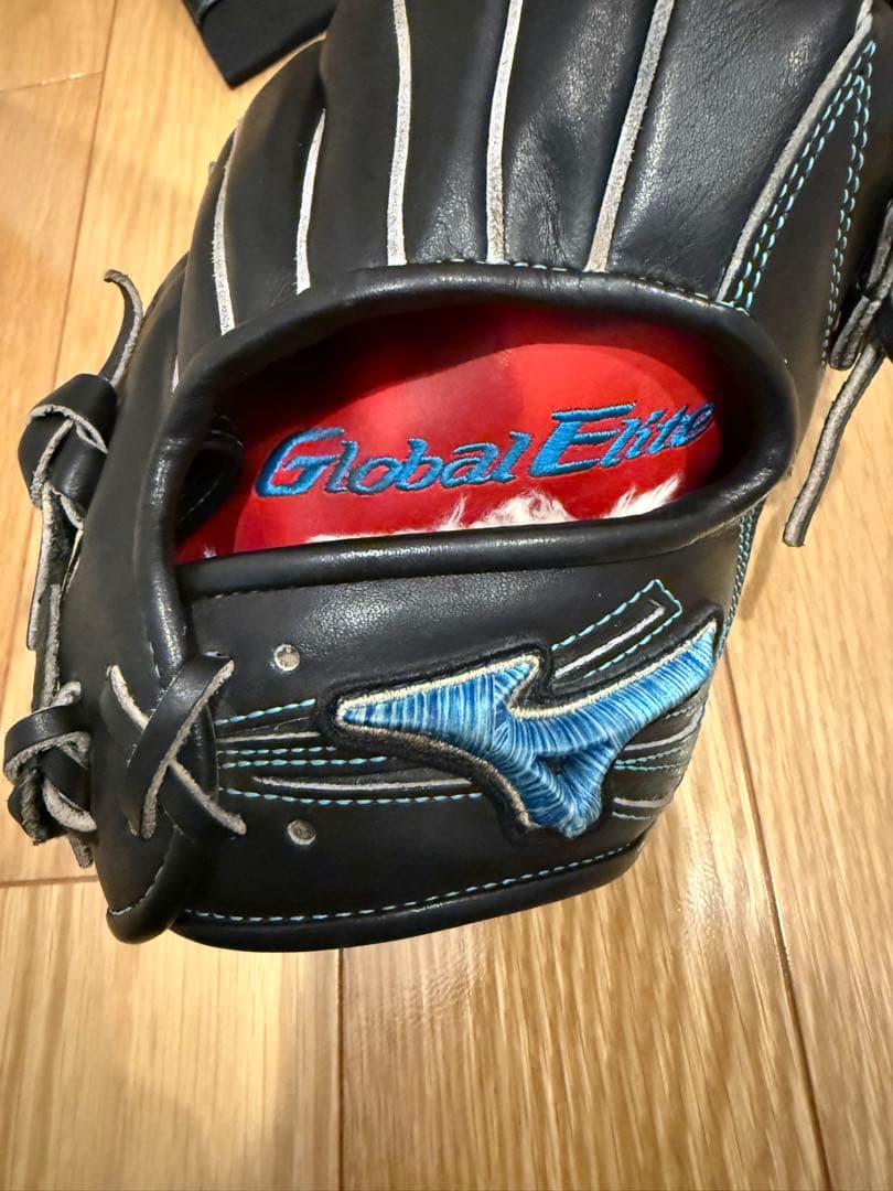 ミズノ　グローバルエリート軟式グローブ2つ、アシックスシューズ