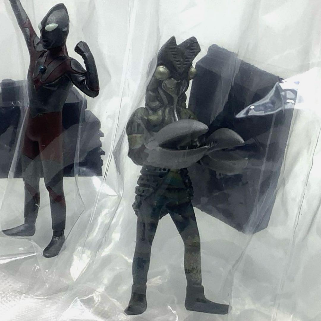 ウルトラ怪獣戯画 侵略者を撃て ウルトラマン バルタン星人 ジオラマ フィギュア