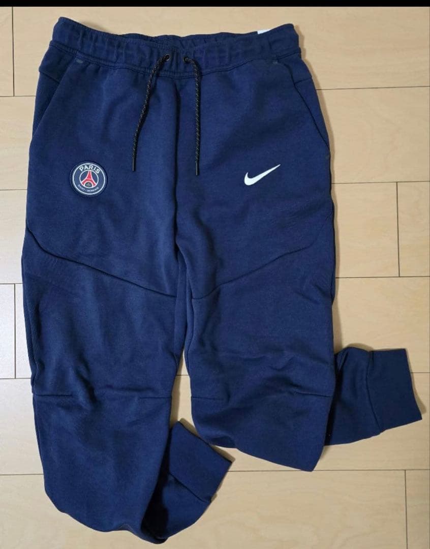 NIKE テックフリース　Paris Saint Germain edition