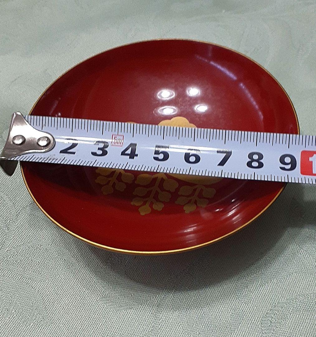 赤い漆器 杯　五三の桐