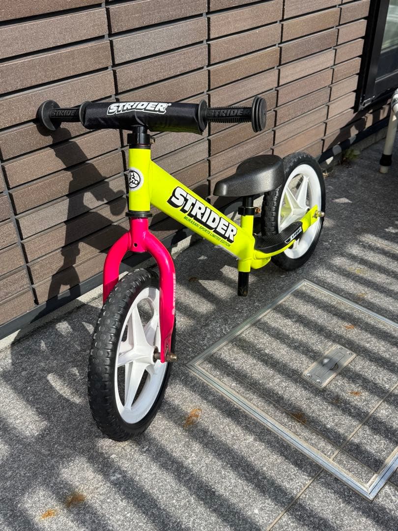 STRIDER バランスバイク 12インチ 限定カラー　イエロー/ピンク