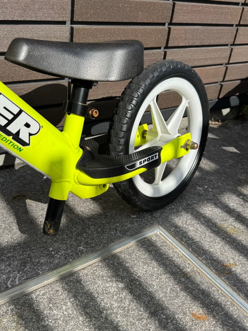 STRIDER バランスバイク 12インチ 限定カラー　イエロー/ピンク