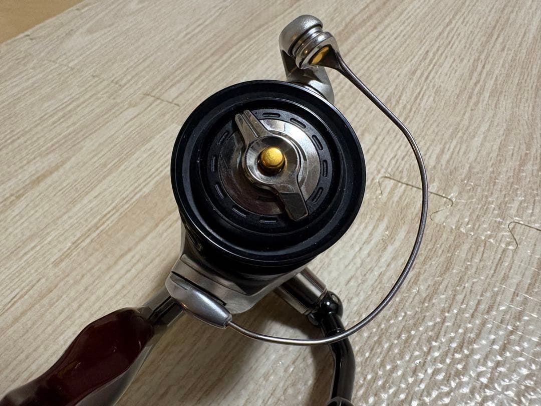 BB-X LURISSA 2500 スピニングリール