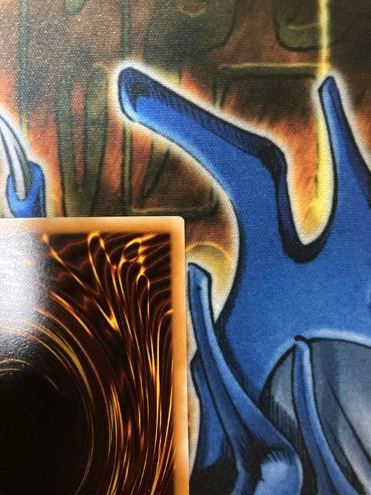 遊戯王 ブラック・マジシャン レリーフ　美品　ローダー付き