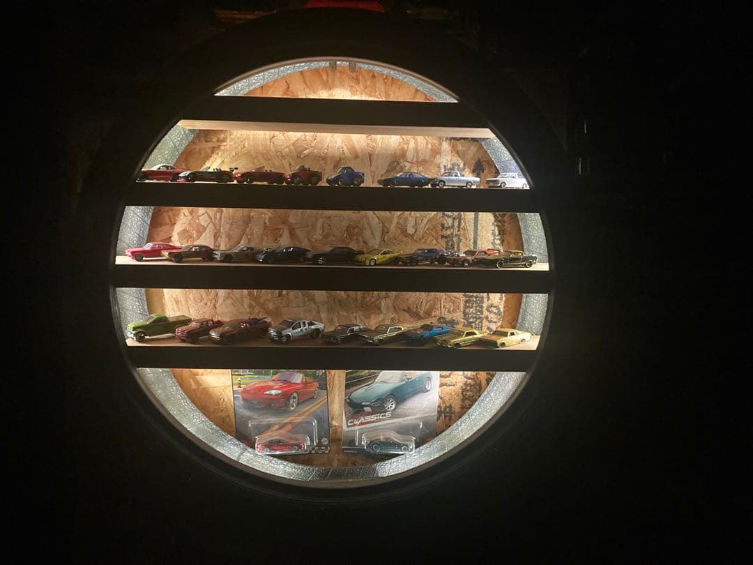 ホットウィール　ミニカー　ディスプレイ　壁掛け　バイクのタイヤで作成