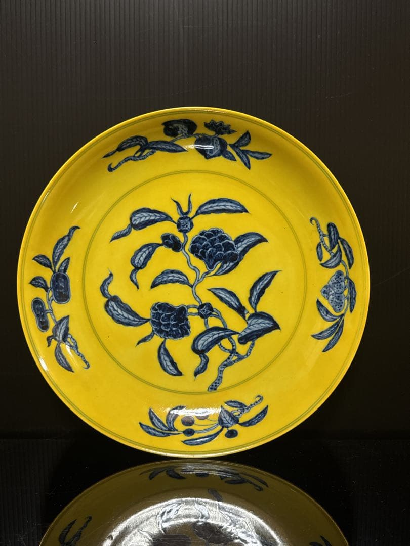 中国古玩 黄地青華折枝華紋盤 大明成化年製銘 大皿