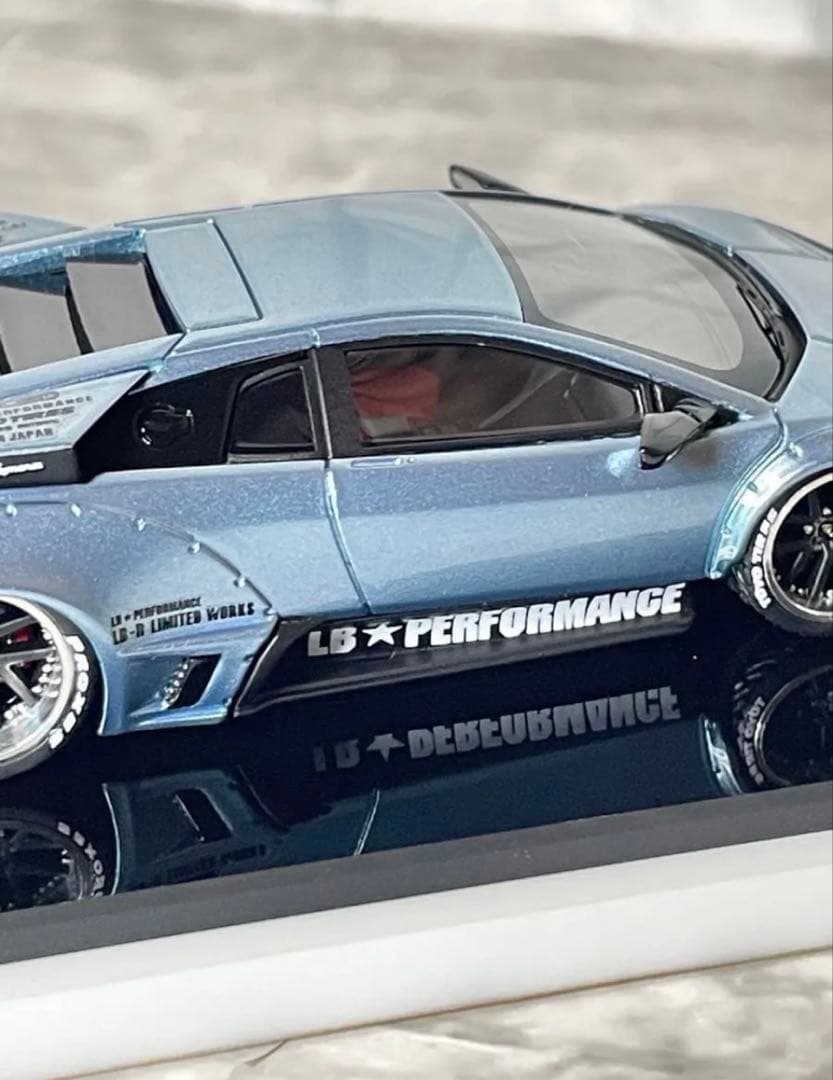 ランボルギーニ　ムルシエラゴ　LBWK 世界限定199台　1/64 ミニカー