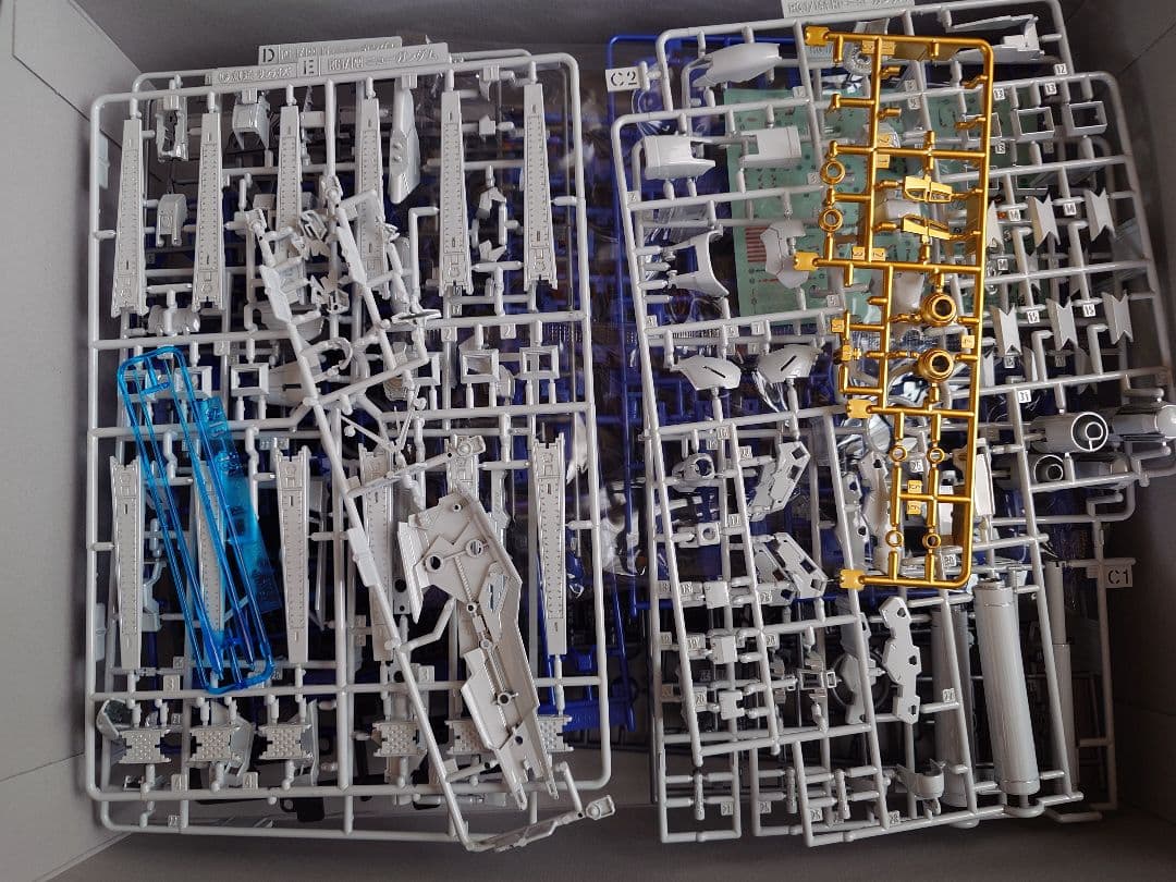 マ*ロ様 rg ハイニューガンダム チタニウム ジャンク