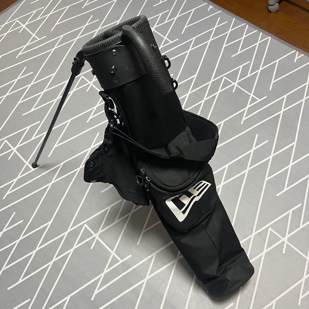 美品】NEW ERAスタンド付きゴルフバッグ ／ブラック.ホワイト／ヘッドカバー