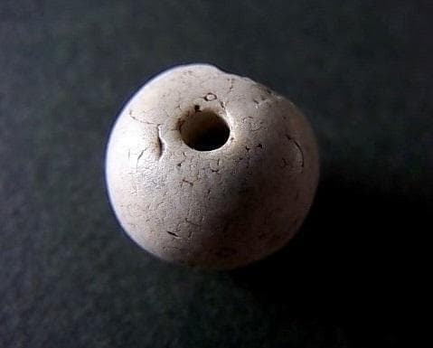 ★F0501★ 古代石 (220) 白濁石　印章　鹿文様　ストーン ビーズ