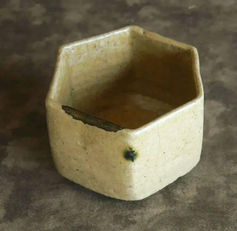 ぐいのみ　黄瀬戸　六角杯