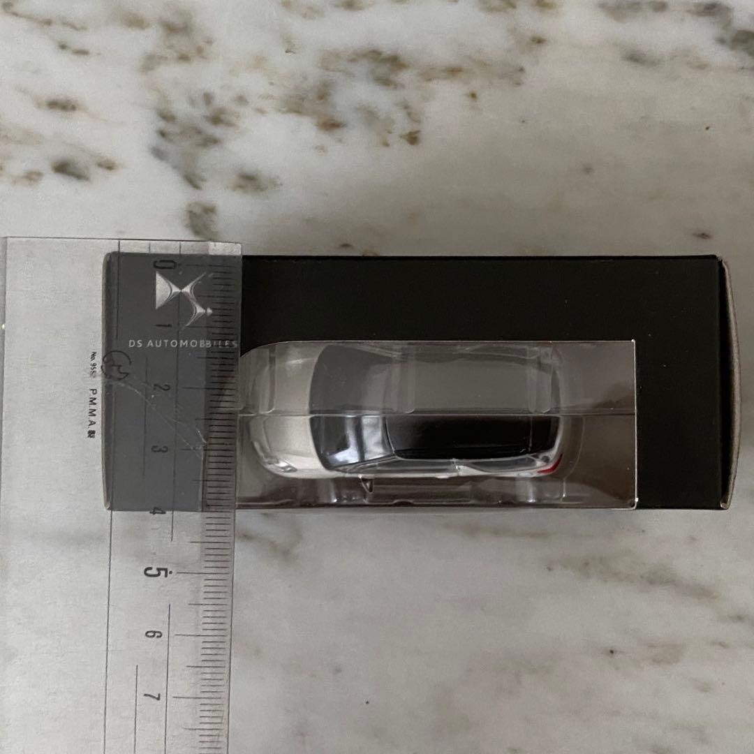 CITROËN DS 3 コレクターズ1/64スケールモデル