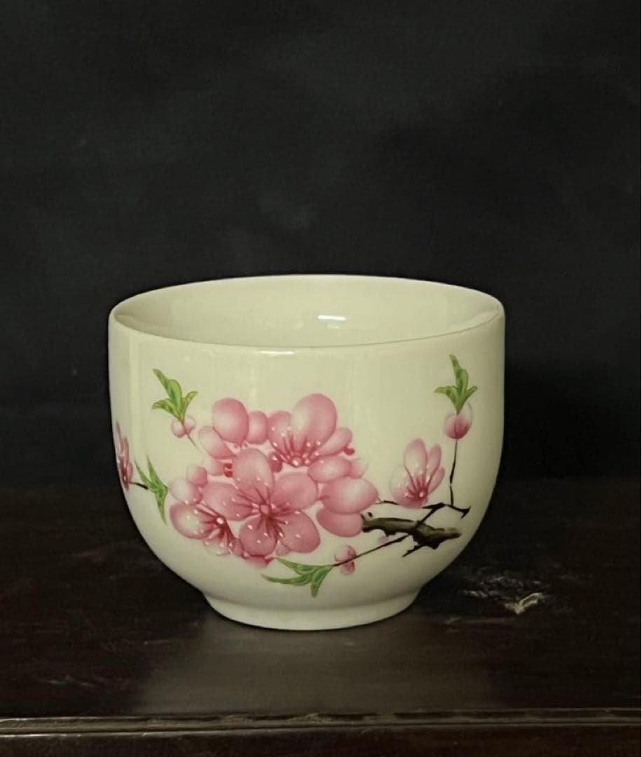 中国古美術　粉彩小杯；W43