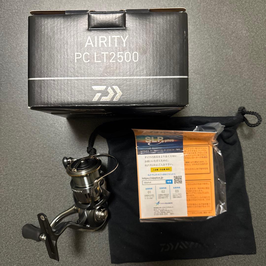 新品未使用Daiwa 23AIRITY PC LT2500 リール 収納袋付き
