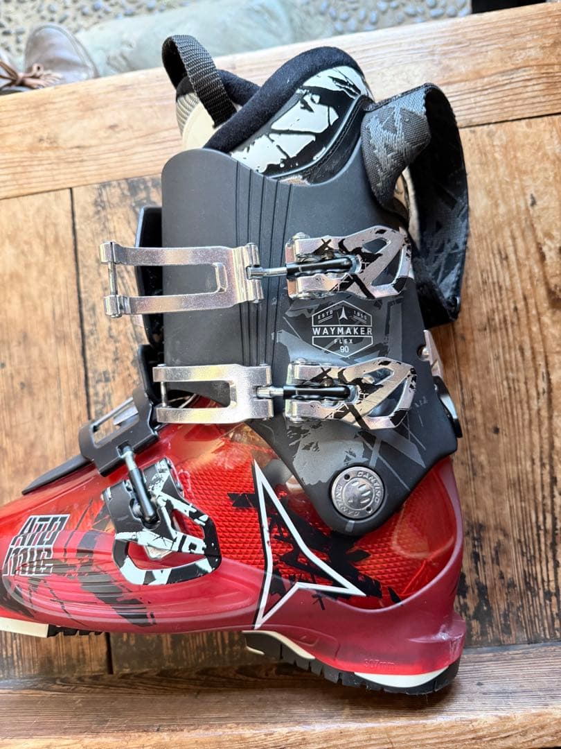 人気モデル　ATOMIC WAYMAKER 90 スキーブーツ 26.5