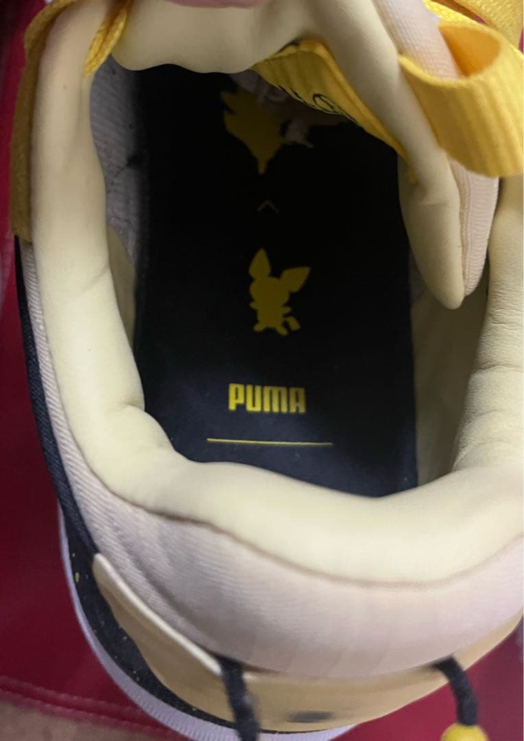 ポケモン ピカチュウ キーホルダー付きプーマ.スニーカー黄色