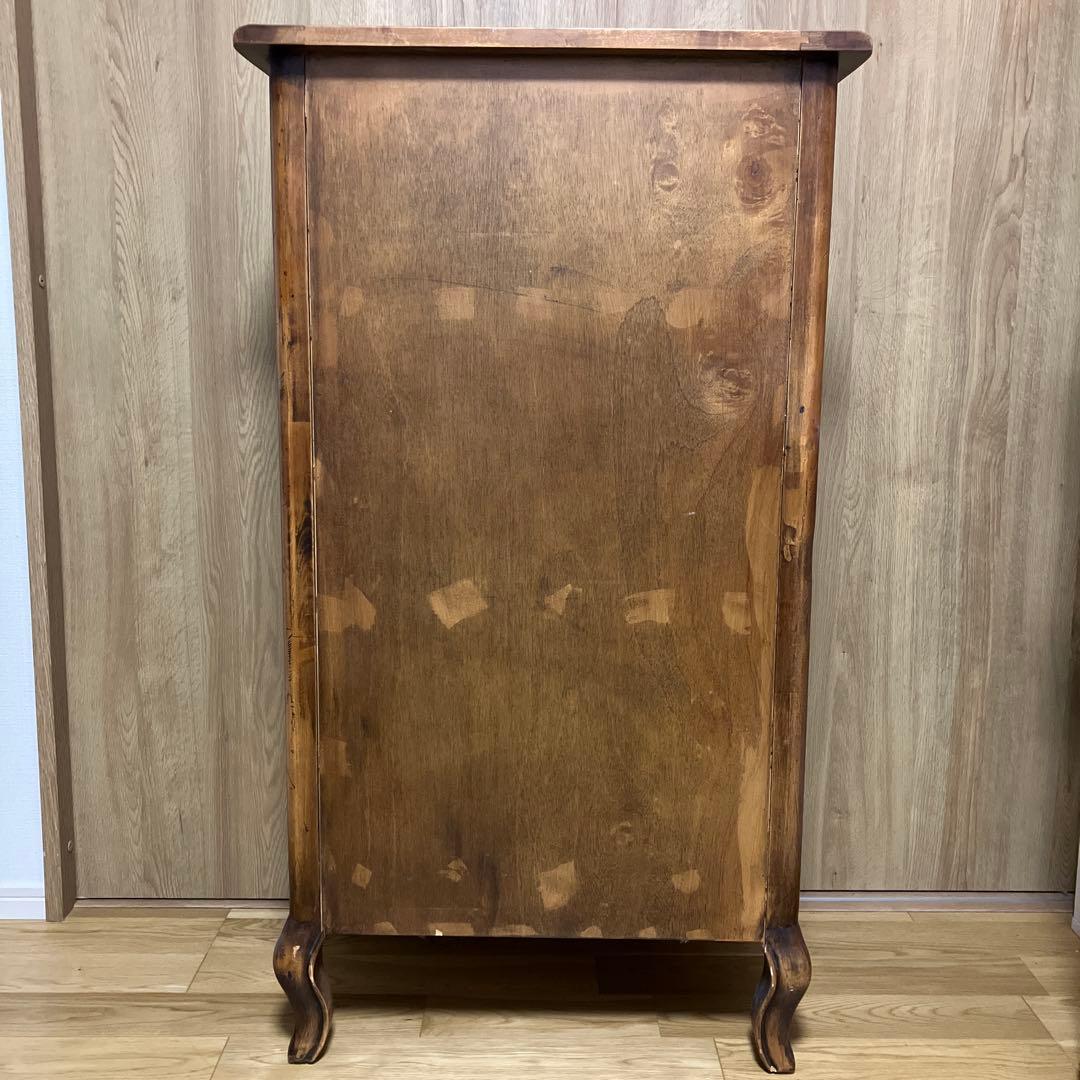 アンティークなチェスト