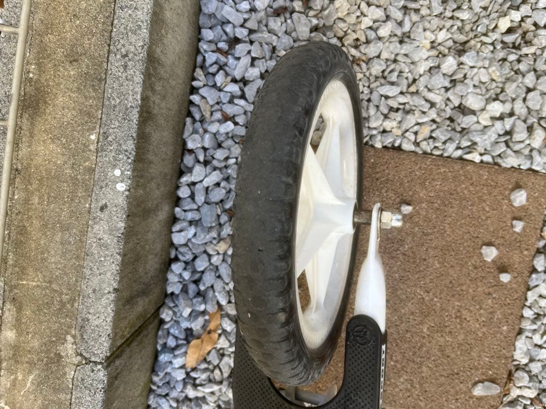 ストライダー セーブ・ザ・チルドレン コラボ 限定カラー（スポーツモデル）