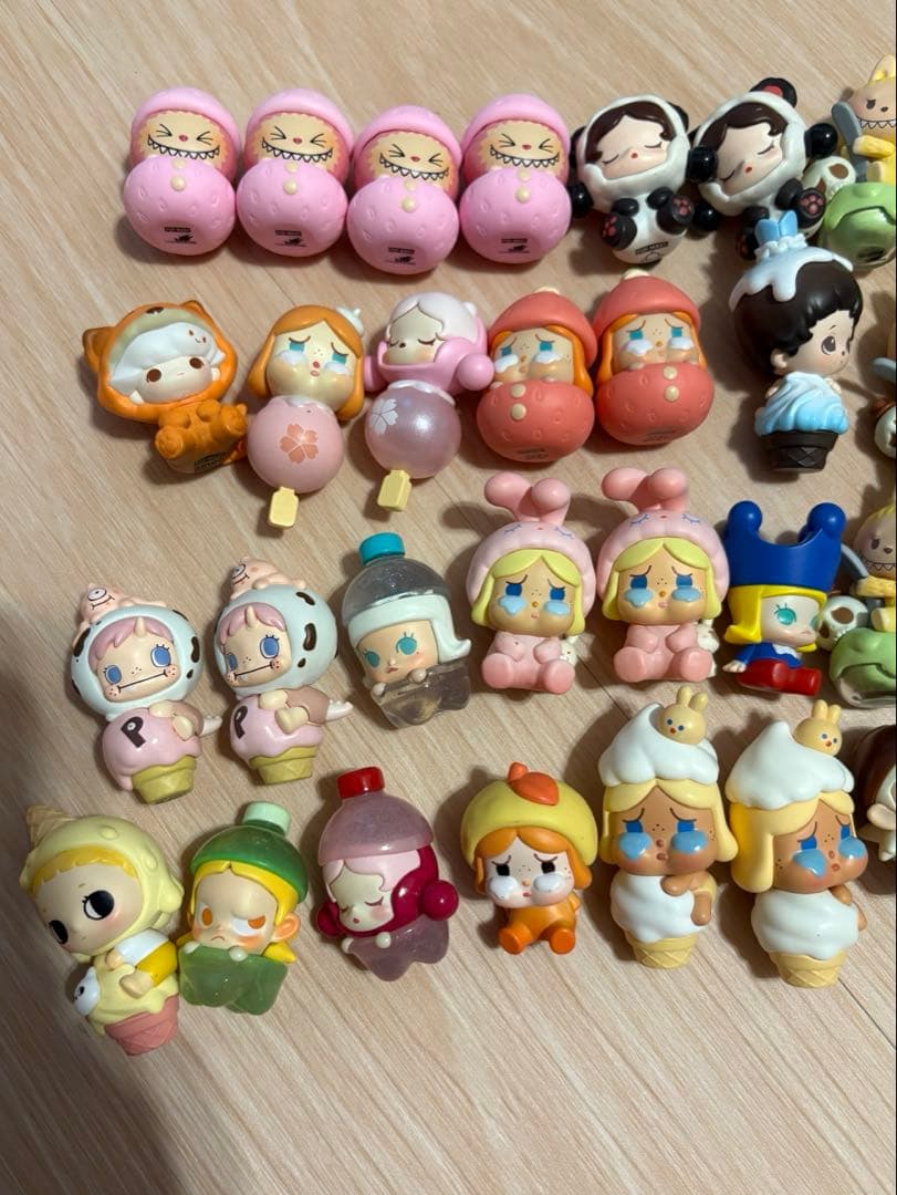 ラブブ　ミニ　フィギュア