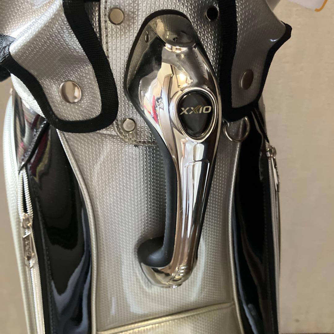 キャディバッグ　XXIO シルバー